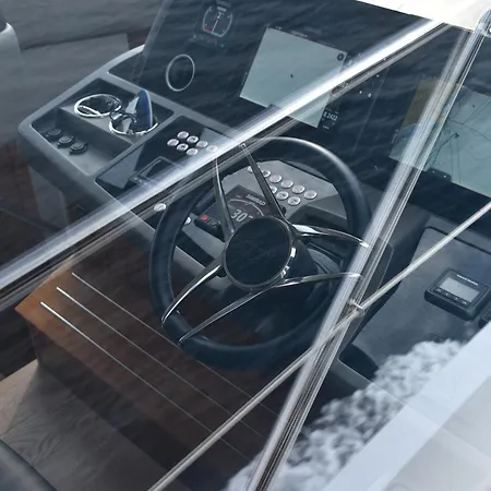 Motor Yacht Sunseeker Manhattan 52 Hotel en barco
