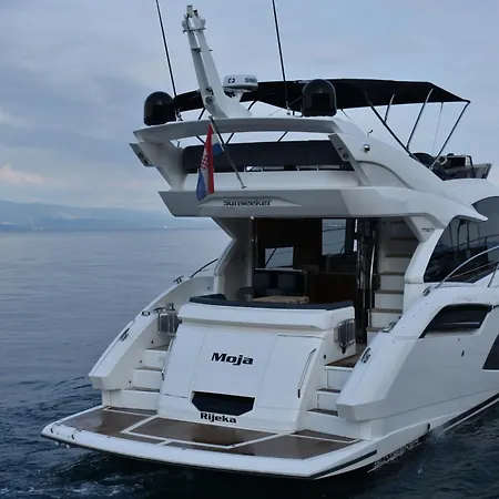 Hotel en barco Motor Yacht Sunseeker Manhattan 52 *