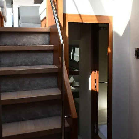Motor Yacht Sunseeker Manhattan 52 * Opatija