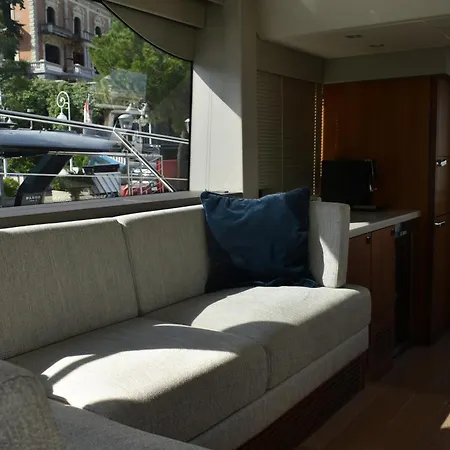 Motor Yacht Sunseeker Manhattan 52 Hotel en barco *