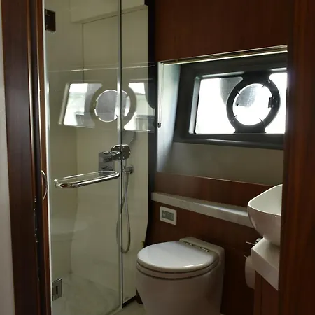 Hotel en barco Motor Yacht Sunseeker Manhattan 52 *